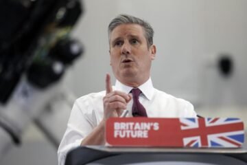 Keir Starmer bajo renovada presión por el caso Mandelson y la relación del ex ministro con Epstein