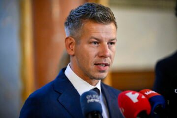 Péter Magyar sigue su ofensiva contra el ‘sistema Orban’ como si estuviese aún en campaña