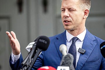 Péter Magyar fuerza un choque institucional en Hungría cuando sigue gobernando Orban