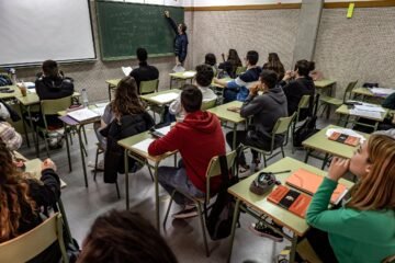 El primer protocolo nacional contra el acoso escolar prevé un registro de casos y perseguir los ‘deepfakes’ y otros abusos con IA
