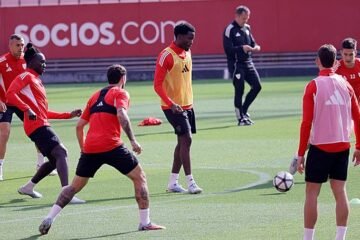 Alineaciones oficiales del Sevilla – Atlético de Madrid de LaLiga EA Sports 2025-2026: revolución canterana en el once