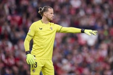 La despedida del Sevilla FC a Nyland: «¡Te deseamos mucha suerte en el Mundial!»