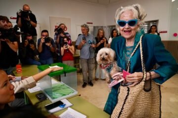 Buen tiempo, playas y comuniones en el día de las elecciones andaluzas