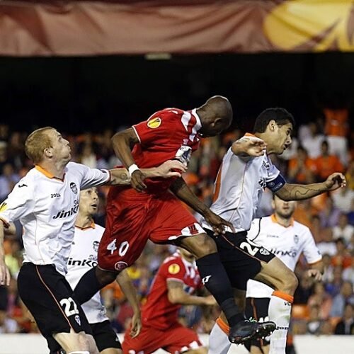 El gol de M’Bia en Mestalla cumple 12 años con el Sevilla ahora al borde del abismo