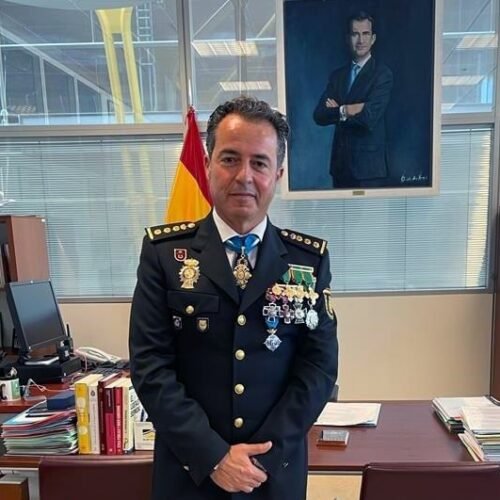 El juez investiga a un alto mando policial por su “relación próxima” con un implicado en el ‘caso Plus Ultra’