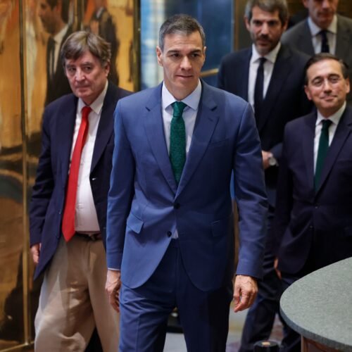 Sánchez se defiende al contraataque para ganar tiempo y llegar al verano