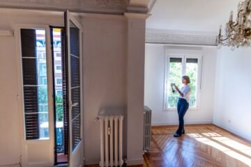 ‘Personal shoppers’ inmobiliarios o cómo pagar 10.500 euros para que te busquen casa: “Soy los ojos y los pies de mis clientes”