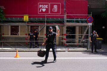 Doce horas en Ferraz: entre la angustia y la homeopatía 