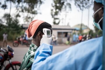 Uganda cierra la frontera con la república del Congo para evitar la propagación del ébola