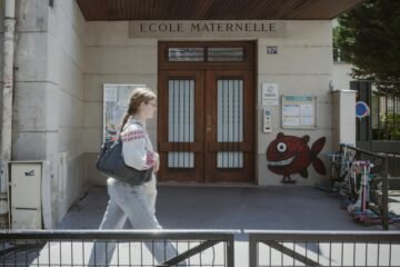 Una ola de denuncias de abusos en más de 100 escuelas de París desata un clima de psicosis entre las familias