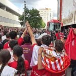 Locura en la salida del Sevilla FC del Sánchez-Pizjuán: «Nos vamos a dejar la piel»