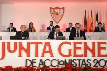El Sevilla FC estudia las vías para la ampliación de capital, con o sin venta