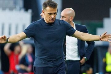 El Sevilla FC vuelve a salvarse por un punto y pide a gritos la reconstrucción