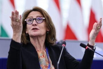 Bruselas investiga a Sanofi por una posible campaña para desacreditar la vacuna antigripal de un competidor