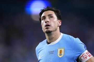 Giménez asoma en el búnker de Bielsa para liderar a Uruguay en la ‘final’ contra España
