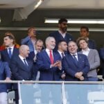 El Rey, rodeado de futbolistas históricos, vibró con la victoria de España