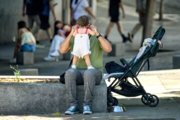 La brecha de la conciliación: diez veces más mujeres que hombres reducen su jornada laboral para poder cuidar