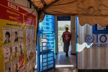 EE UU amenaza a la UE con “medidas unilaterales” si no restringe los viajes de los países afectados por el brote de ébola