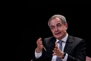 Zapatero pide aplazar su declaración para poder explicar el origen de las joyas