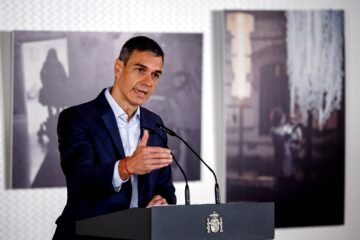 Sánchez saldrá al ataque con la idea de que él limpia y Feijóo no