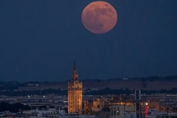 Luna de fresa: dónde ver en España hoy y a qué hora se produce el fenómeno