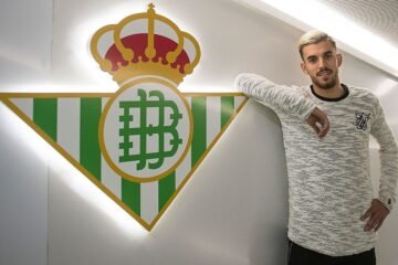 Un mes después, el Betis y Dani Ceballos siguen sin encontrarse