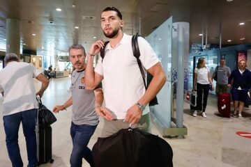 Rafa Mir arranca la pretemporada con el Sevilla FC a la espera de que fructifique su recurso tras ser condenado