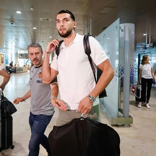 Rafa Mir arranca la pretemporada con el Sevilla FC a la espera de que fructifique su recurso tras ser condenado