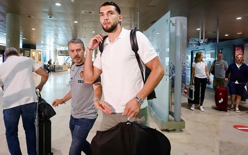 Rafa Mir arranca la pretemporada con el Sevilla FC a la espera de que fructifique su recurso tras ser condenado