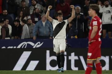 El Real Madrid ficha a Carlos Espí, el joven delantero tanque que llenó de gol al Levante