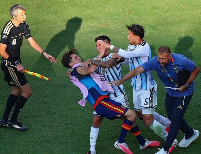 Paredes, Molina, Almada, Ayala y Gavi, los investigados por la pelea de la final del Mundial