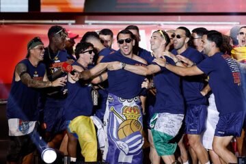 Éxtasis final en Cibeles con los campeones del mundo: «Juntos somos más fuertes; ¡viva España!»
