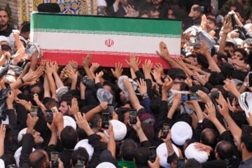 Irán castiga a Qatar, Kuwait y Bahréin tras los ataques de EEUU que golpearon cerca del lugar de entierro de Jamenei