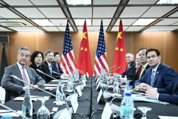 Los jefes de la diplomacia de EEUU y China cocinan en Manila el próximo viaje de Xi Jinping a Washington