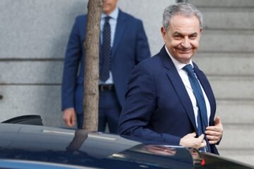 La semana que dejó a Zapatero aislado en la red de Plus Ultra