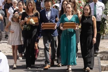 Desgarrador último adiós a la familia del bodeguero Iván Sanz Cid tras el terrible accidente de tráfico de Palencia