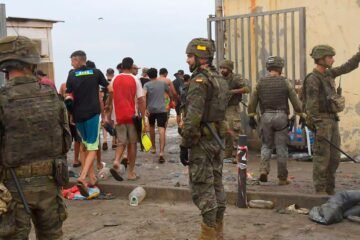 Miles de personas regresan a Marruecos tras cruzar la frontera con Ceuta