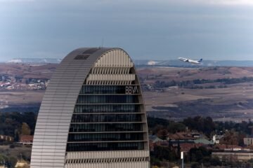 La remodelación del BBVA aparta a los últimos directivos salpicados por el caso Villarejo