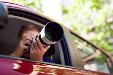 Empresas que contratan detectives para investigar bajas sospechosas: dónde están los límites en la lucha contra el absentismo
