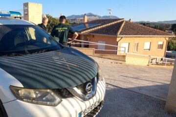 Detenido un hombre por asesinar a su mujer y su hija en la Canyada del Fenollar (Alicante)