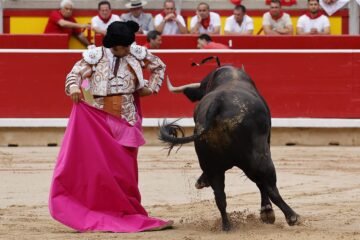 Morante de la Puebla pone el reposo de la maestría en la vorágine sanferminera
