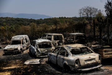 Casavieja, el pueblo abulense que estuvo rodeado por el incendio: “Las llamas bajaron como lenguas de fuego por la montaña”