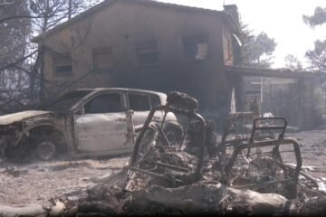Cómo reclamar al seguro los daños por los incendios de viviendas, coches y negocios quemados