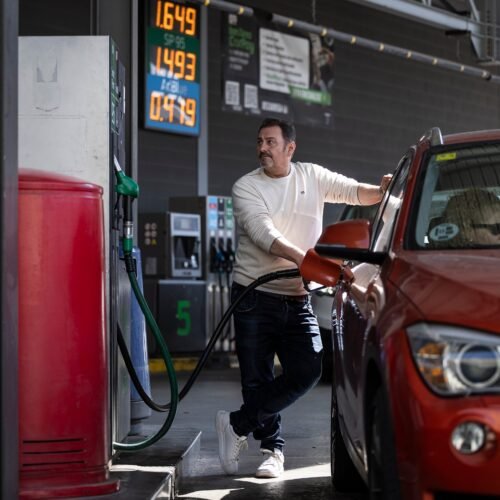 El fin de las ayudas a los carburantes amenaza con elevar hasta un punto la inflación en otoño