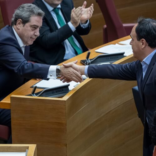 El PP se pliega a Vox y Les Corts Valencianes aprueban los primeros presupuestos en España que incluyen la “prioridad nacional”