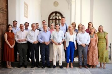 Moreno crea otras dos vicepresidencias para compensar la presencia de Vox en el Gobierno andaluz