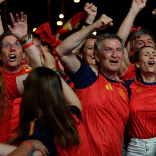 Feijóo ante el Papa y la Roja