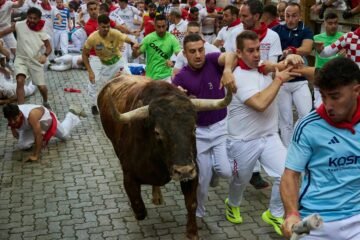 Cuarto encierro de San Fermín 2026, en directo | Los toros de Álvaro Núñez protagonizan la carrera de este viernes