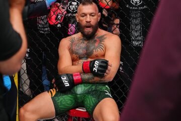 Así fue la lesión de Conor McGregor en la rodilla derecha ante Max Holloway