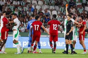 Dos expulsados y tangana en el Córdoba – Sevilla